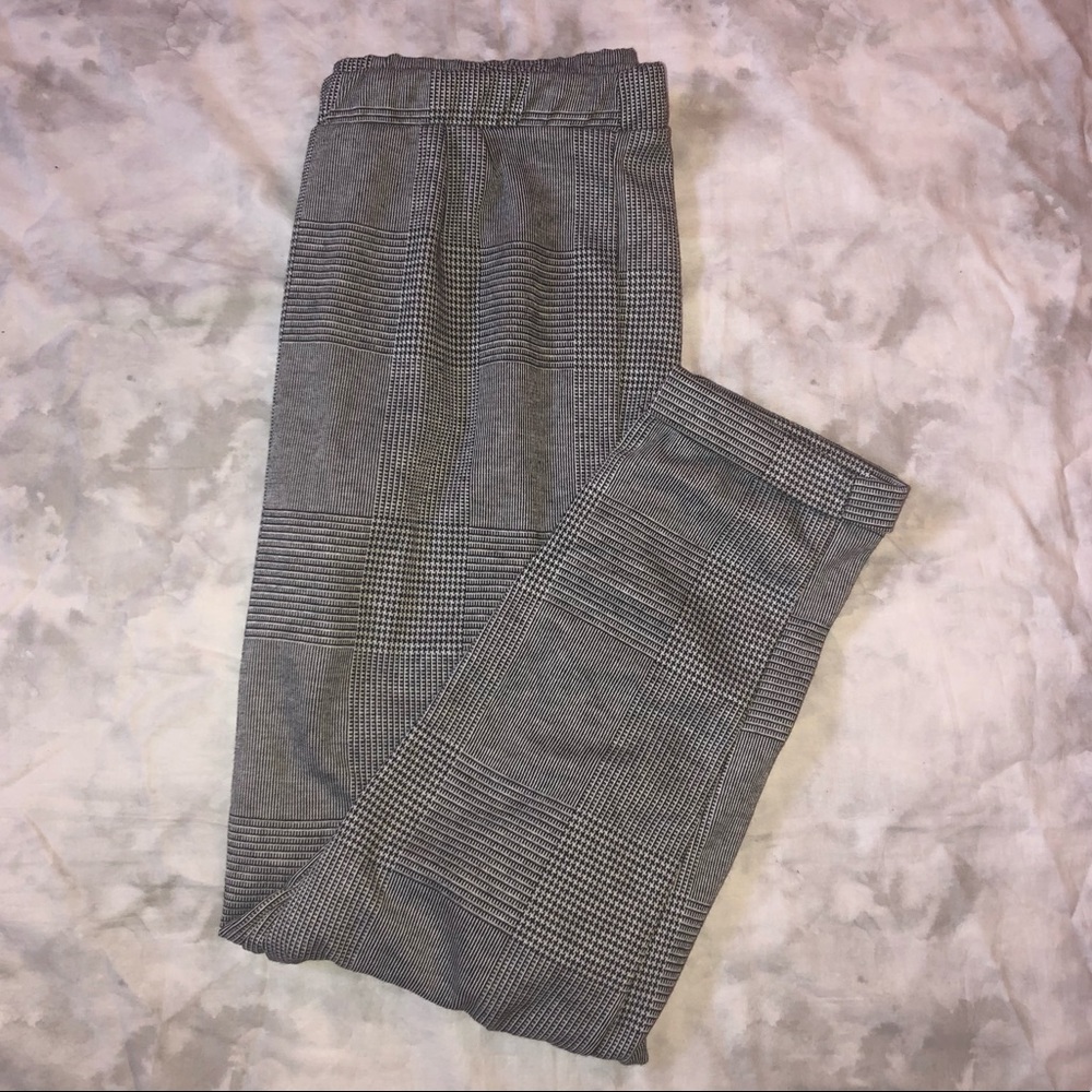 Como Black Houndstooth Cropped Pants